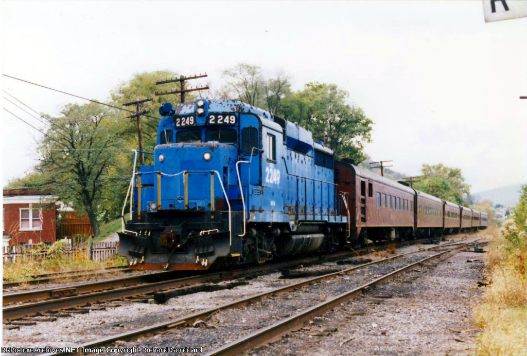 2249 Pulls A 6 Car Passenger Train